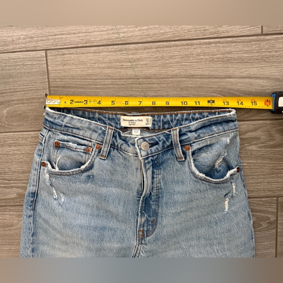 Abercrombie & Fitch|Curve Love denim in distressed skinny high rise-Light Blue• - Picture 9 of 11